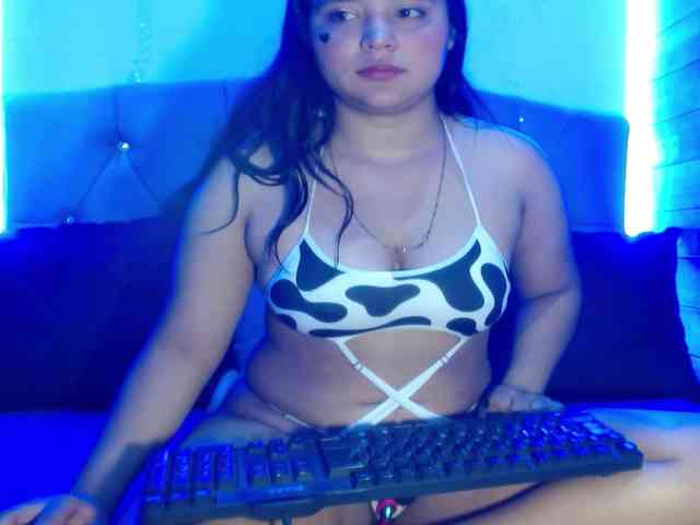 Yesamyn-Stone69 webcam