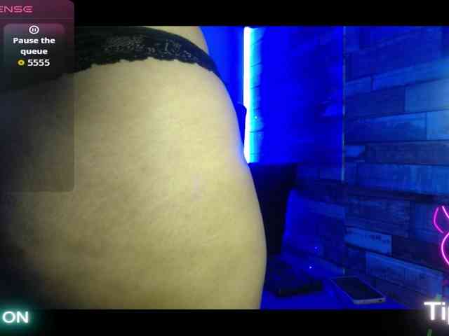 Yesamyn-Stone69 webcam