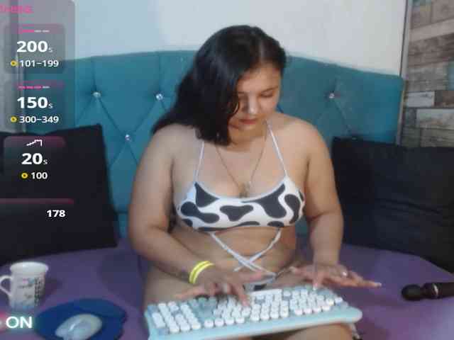 Yesamyn-Stone69 webcam