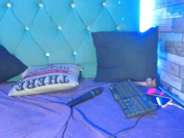 Yesamyn-Stone69 webcam