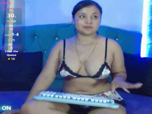 Yesamyn-Stone69 webcam