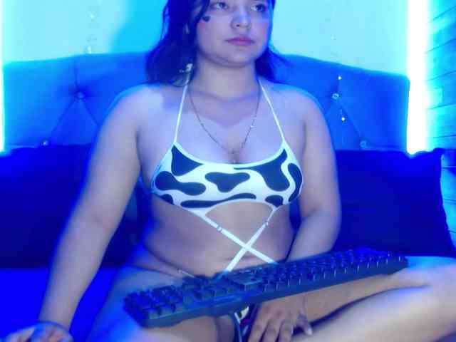 Yesamyn-Stone69 webcam