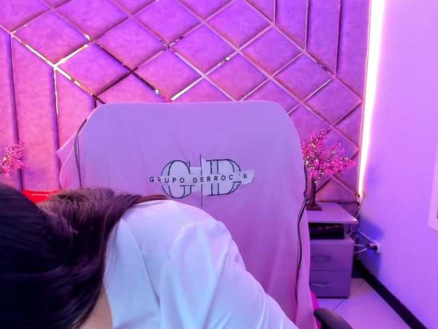 sarahsweett live cam on UnifiedCams