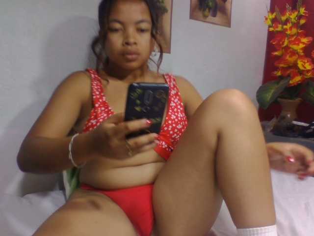 Naomi06 live cam on BongaCams