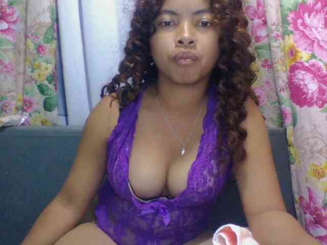 Naomi06 webcam