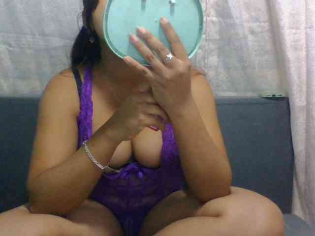 Naomi06 webcam