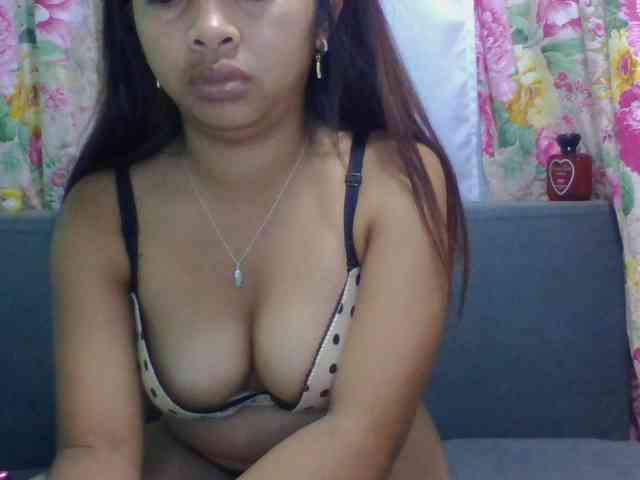 Naomi06 webcam
