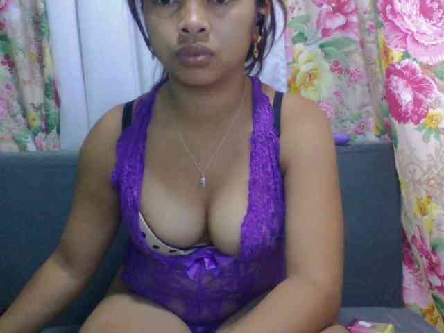 Naomi06 webcam