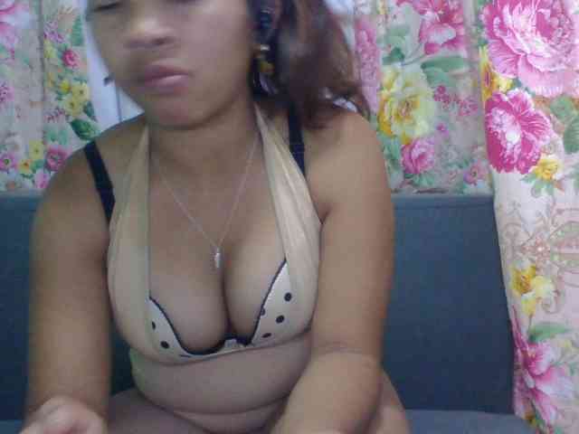 Naomi06 webcam