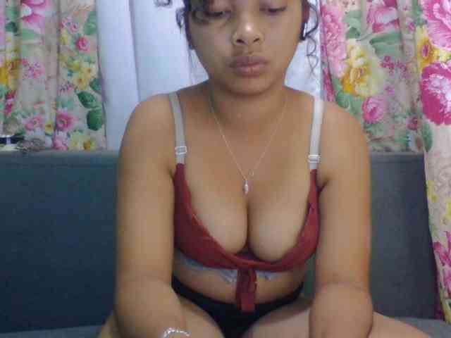 Naomi06 webcam