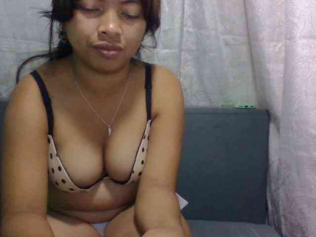 Naomi06 webcam