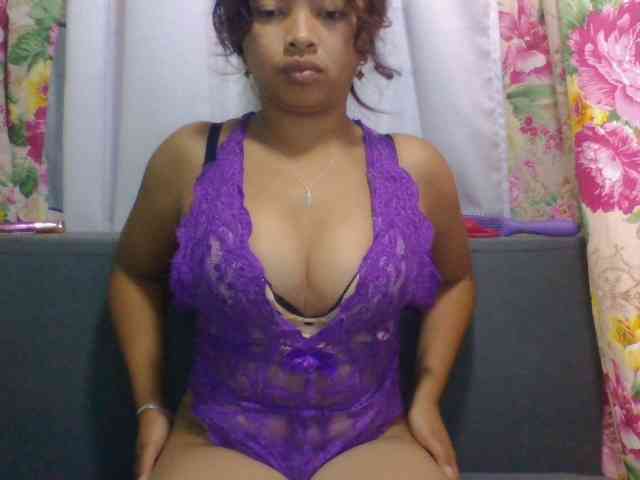 Naomi06 webcam