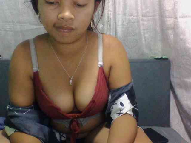 Naomi06 webcam