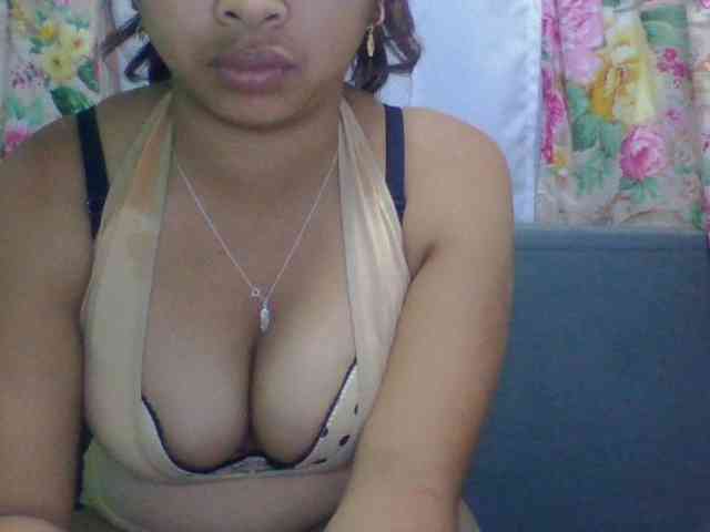 Naomi06 webcam