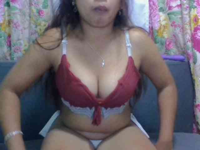 Naomi06 webcam