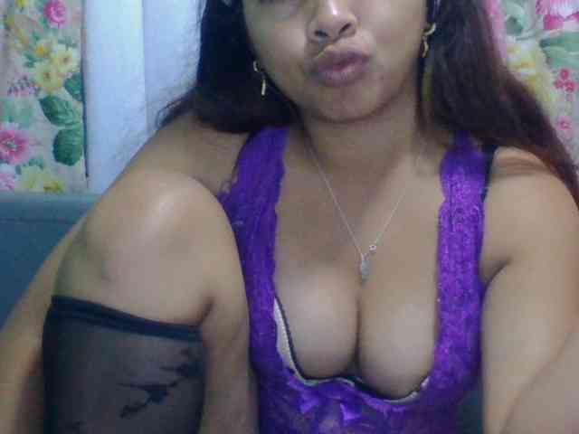 Naomi06 webcam