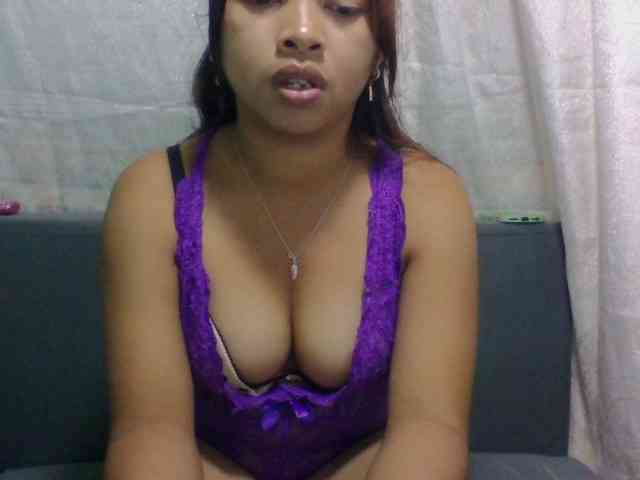 Naomi06 webcam