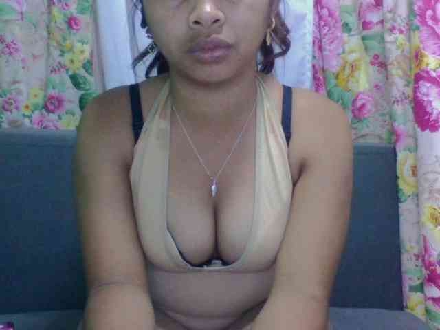 Naomi06 webcam