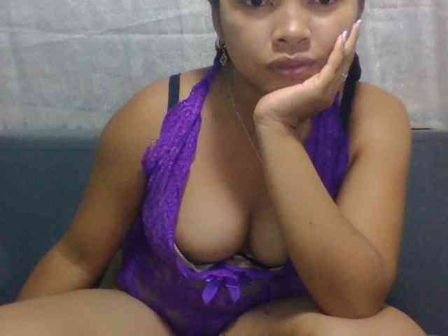 Naomi06 webcam