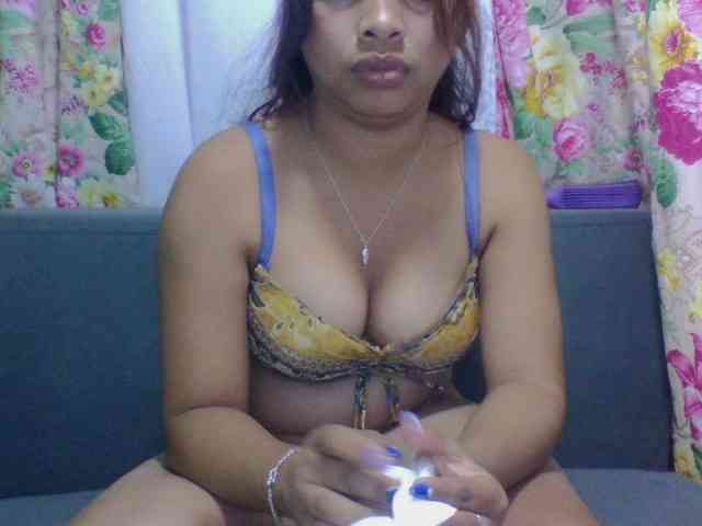 Naomi06 webcam