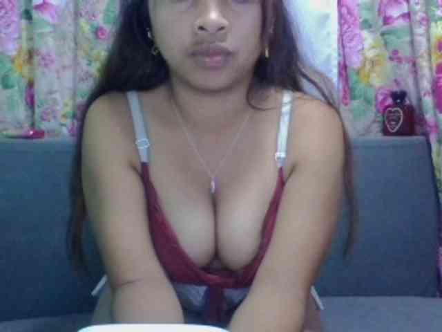 Naomi06 webcam