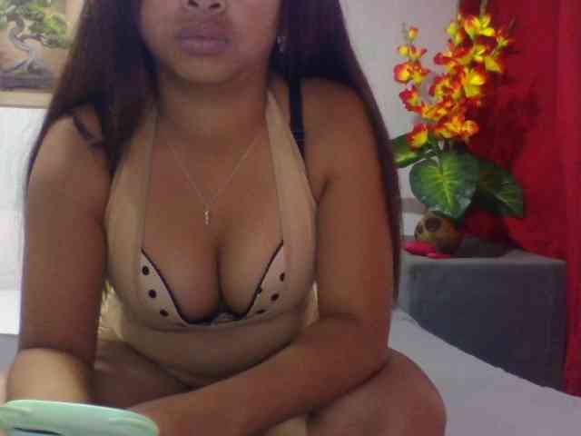 Naomi06 webcam