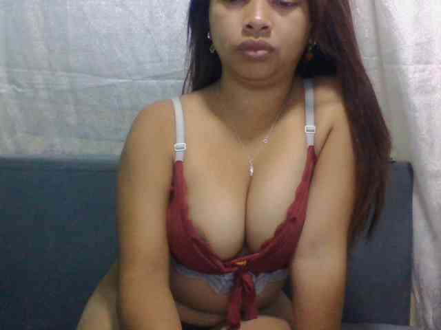 Naomi06 webcam