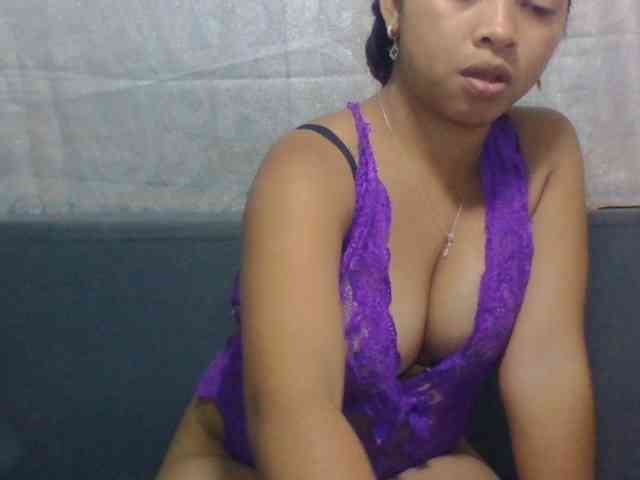 Naomi06 webcam