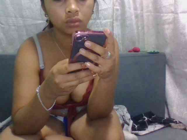 Naomi06 webcam