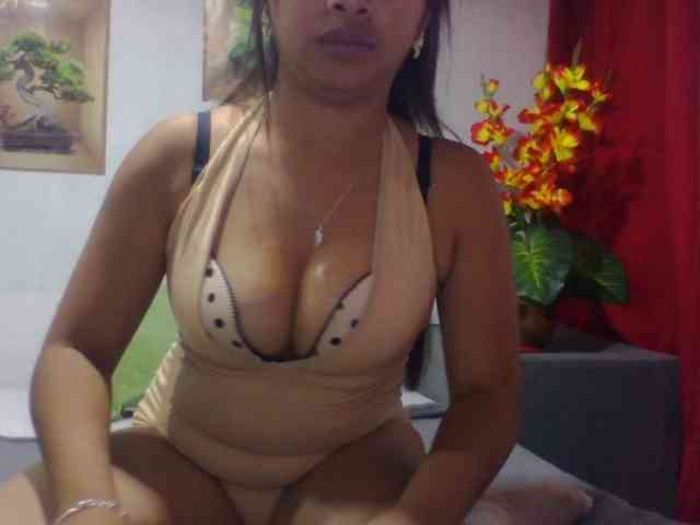 Naomi06 webcam
