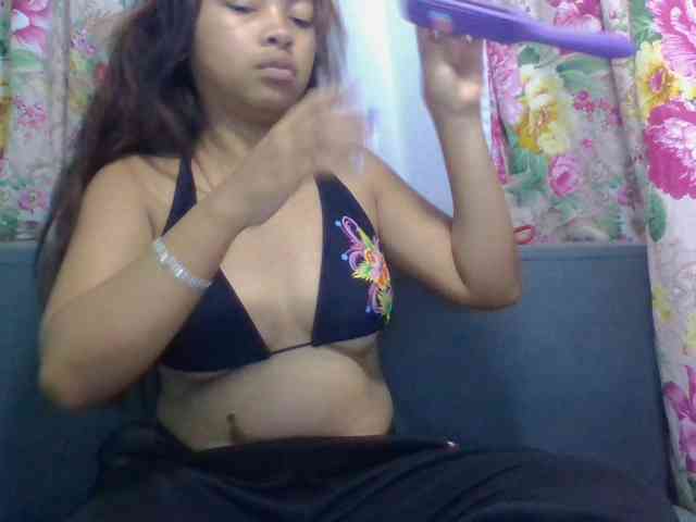 Naomi06 webcam