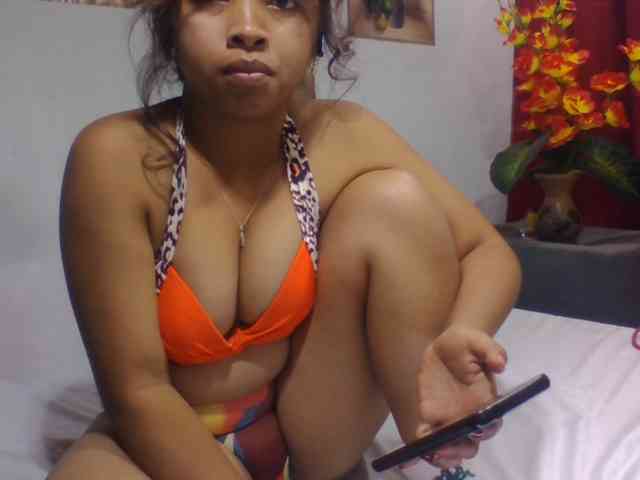 Naomi06 webcam