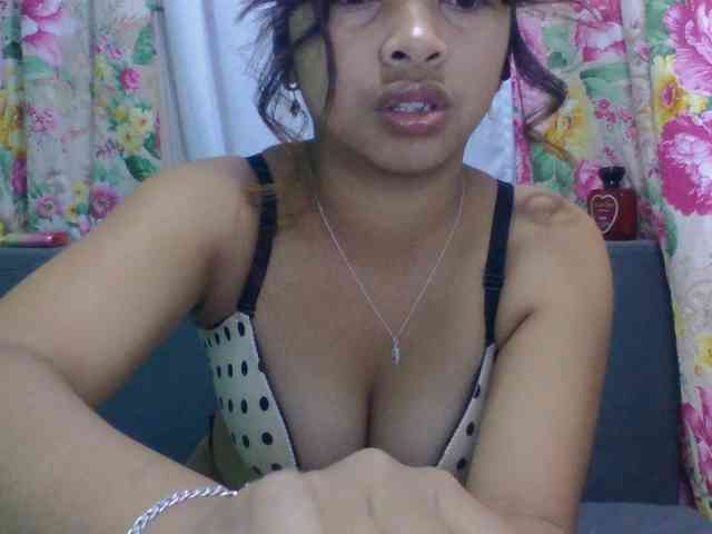 Naomi06 webcam