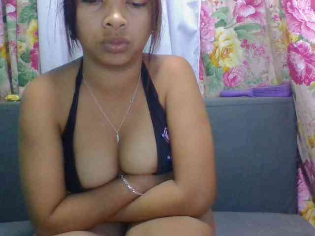 Naomi06 webcam