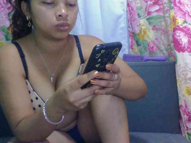 Naomi06 webcam