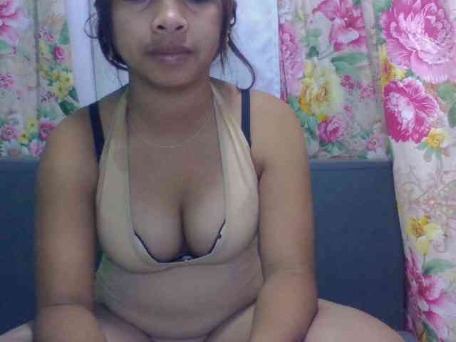 Naomi06 webcam