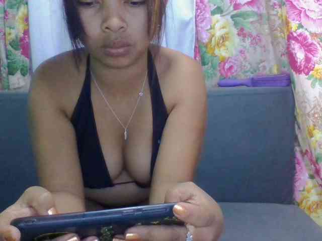 Naomi06 webcam