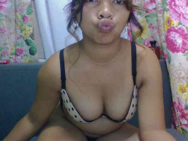 Naomi06 webcam