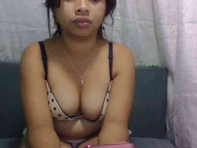 Naomi06 webcam