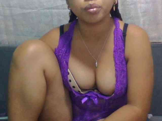 Naomi06 webcam