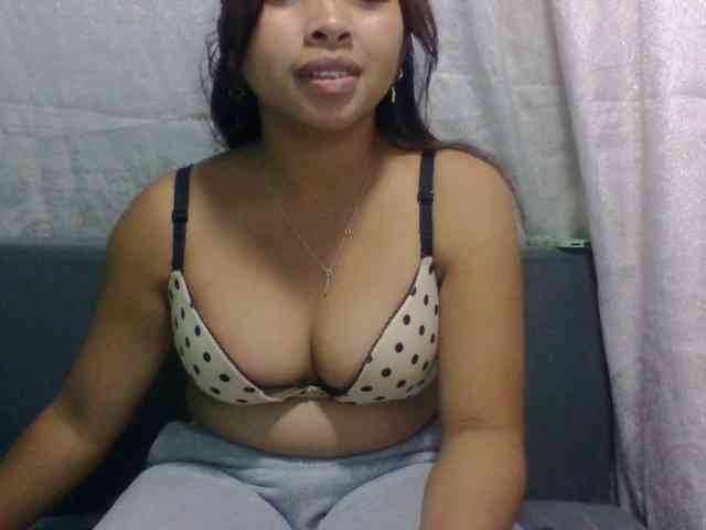 Naomi06 webcam