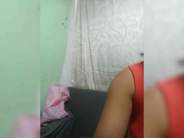Naomi06 webcam
