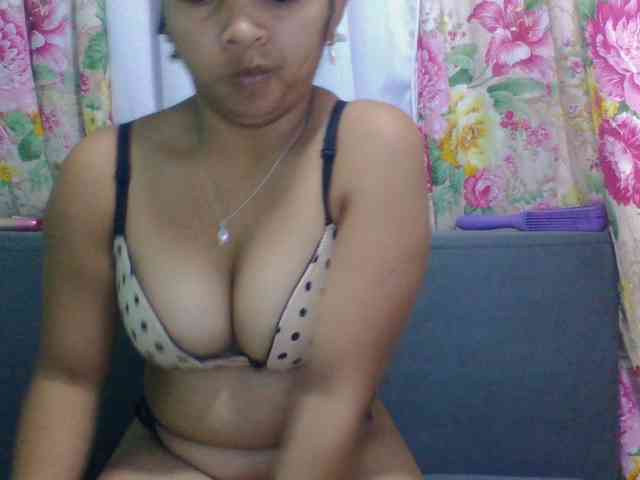 Naomi06 webcam