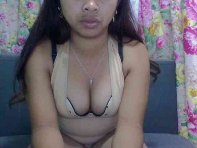 Naomi06 webcam