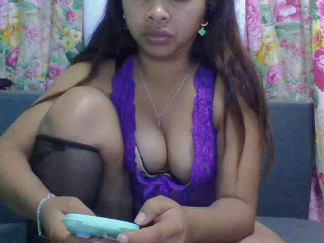 Naomi06 webcam