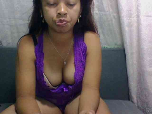 Naomi06 webcam