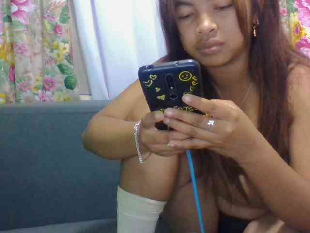 Naomi06 webcam