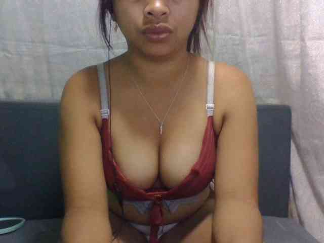 Naomi06 webcam