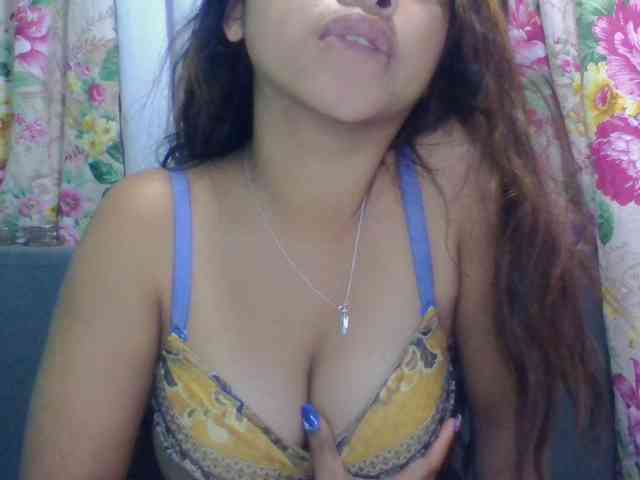 Naomi06 webcam