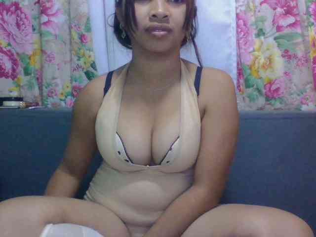 Naomi06 webcam